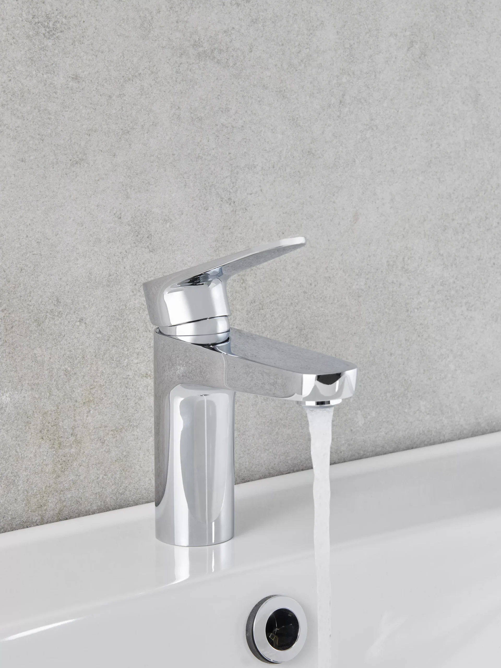 GoodHome Cavally Medium Gloss Chrome Effect Round Deck-mounted Manual Basin Mono Mixer Tap 5 GoodHome Cavally Medium Gloss Chrome Effect Round Deck-mounted Manual Basin Mono Mixer Tap - Image 5