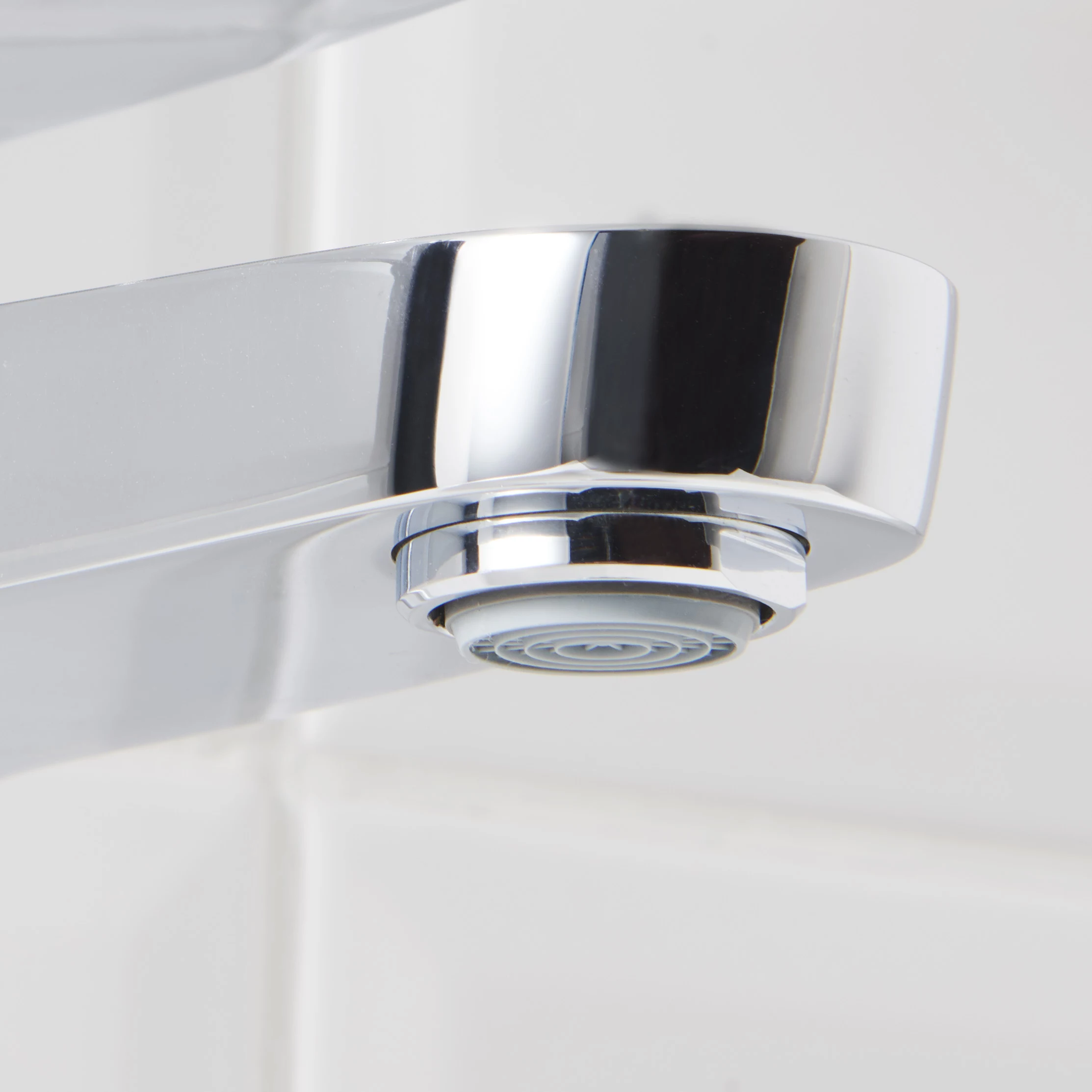 GoodHome Cavally Medium Gloss Chrome Effect Round Deck-mounted Manual Basin Mono Mixer Tap 6 GoodHome Cavally Medium Gloss Chrome Effect Round Deck-mounted Manual Basin Mono Mixer Tap - Image 6